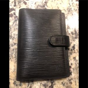 Louis Vuitton authentic black epi leather small ring agenda